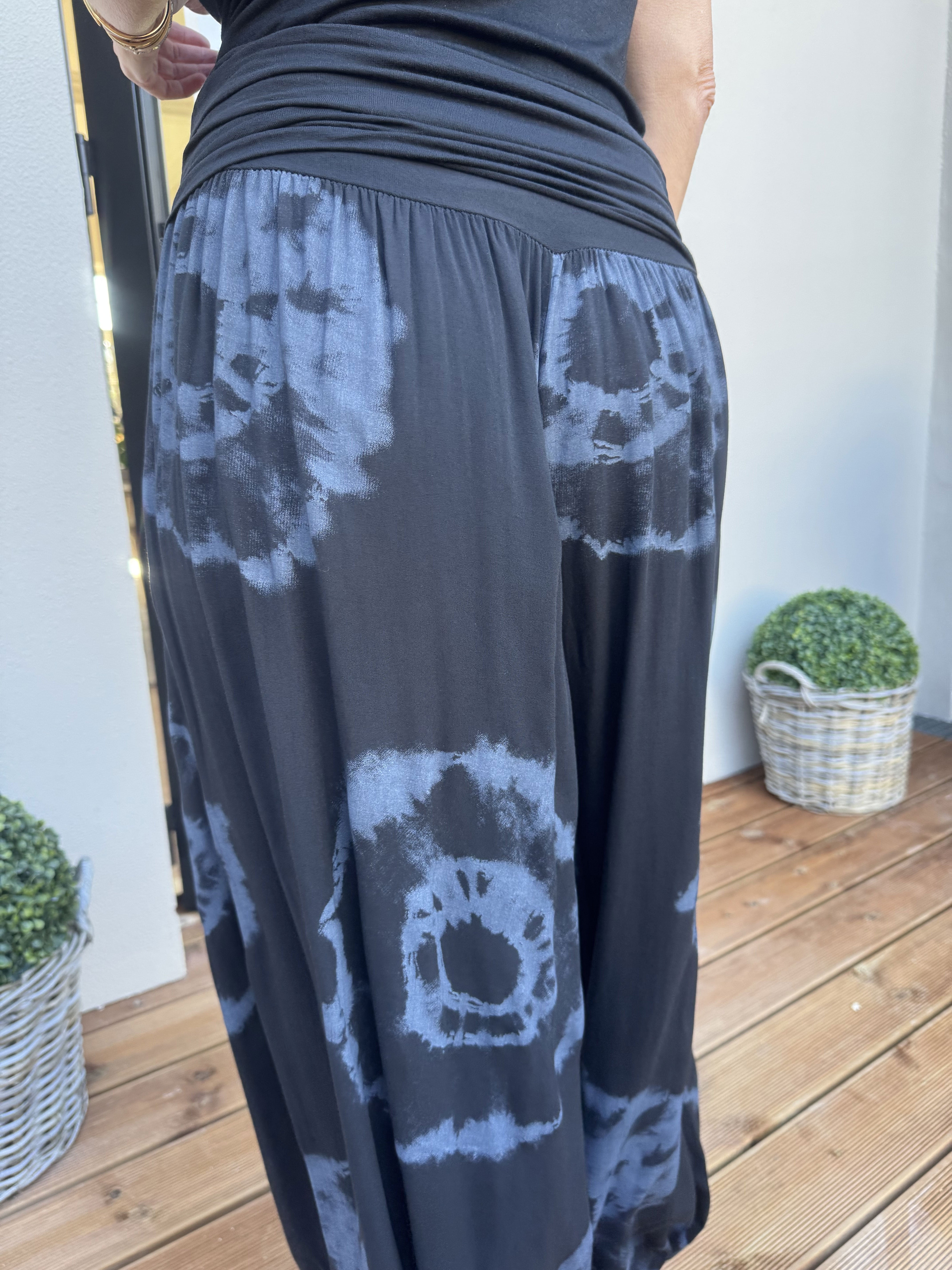 Drew Batik - Bohemiska byxor i ljus viskos